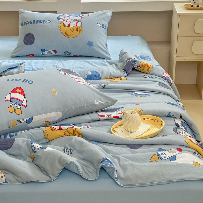 91家纺网 家纺一手货源 找家纺 梵克保罗 2025新款水洗糯糯棉卡通印花滚绳包边夏被 太空漫步