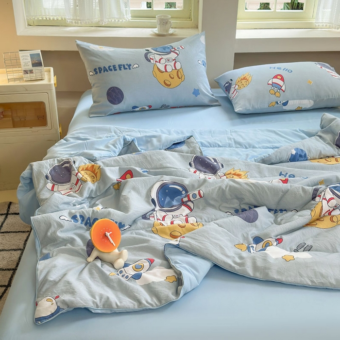 91家纺网 家纺一手货源 找家纺 梵克保罗 2025新款水洗糯糯棉卡通印花滚绳包边夏被 太空漫步