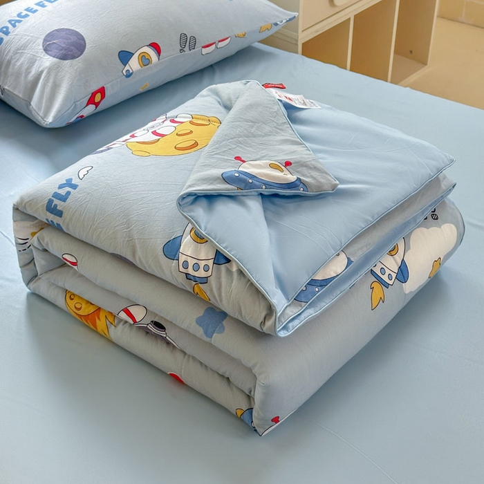 91家纺网 家纺一手货源 找家纺 梵克保罗 2025新款水洗糯糯棉卡通印花滚绳包边夏被 太空漫步