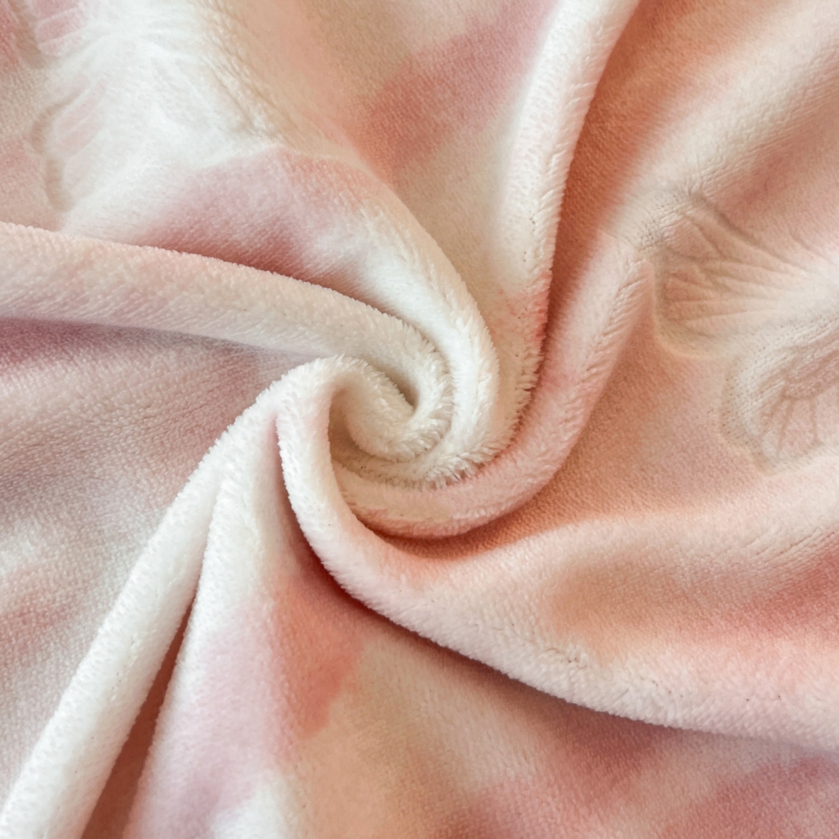 91家纺网 家纺一手货源 找家纺 金麦家纺 2025新款雕花牛奶绒工艺蝴蝶款四件套 幻蝶-粉