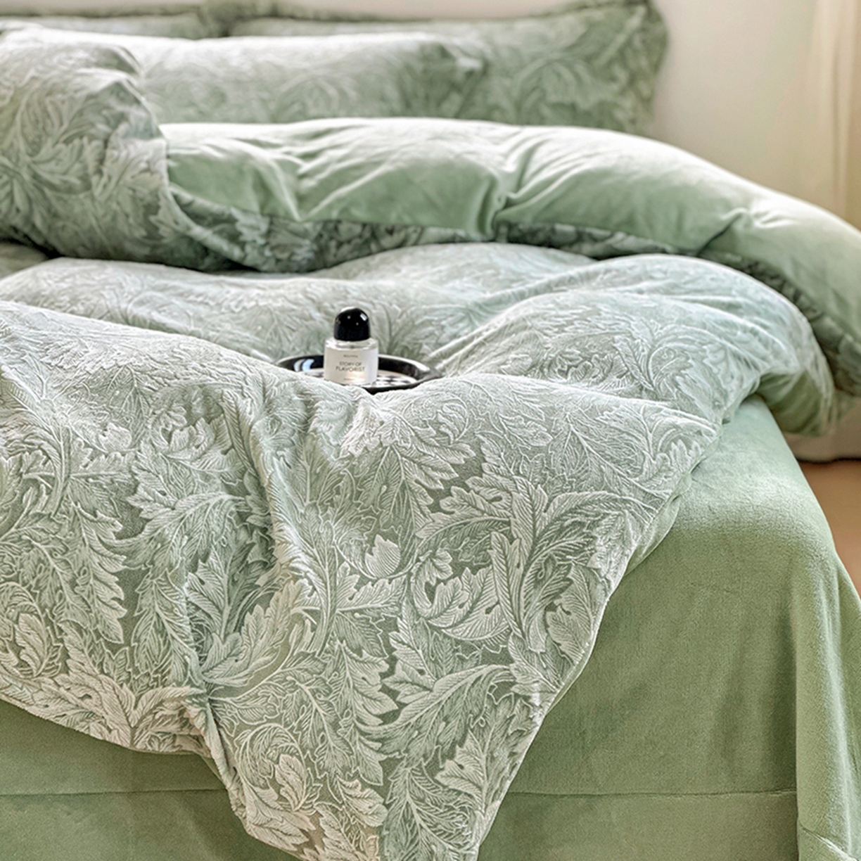 91家纺网 家纺一手货源 找家纺 昊川家纺 2025新款短毛绒牛奶绒立体雕花四件套 花影绿