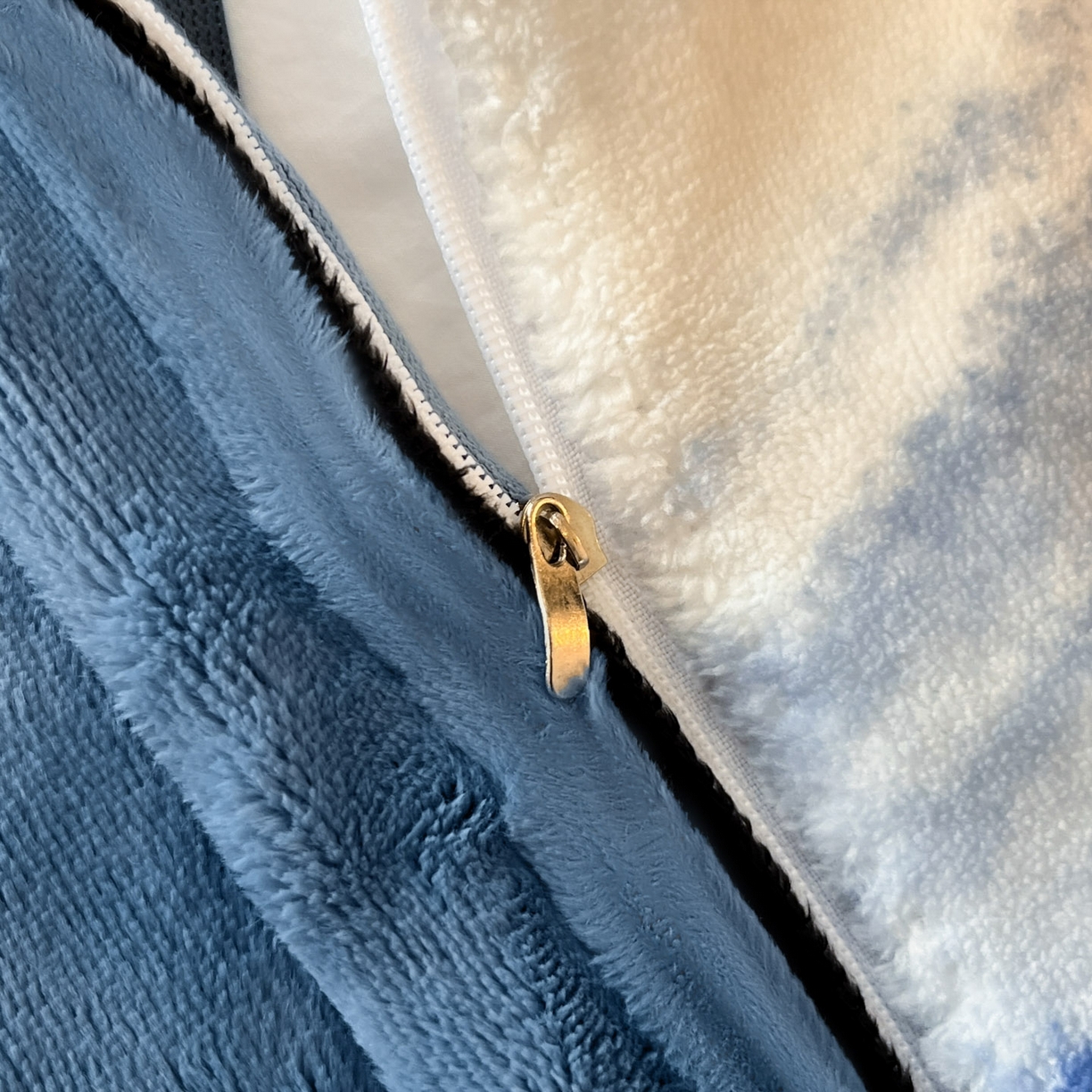 91家纺网 家纺一手货源 找家纺 金麦家纺 2025新款雕花牛奶绒工艺蝴蝶款四件套 幻蝶-蓝