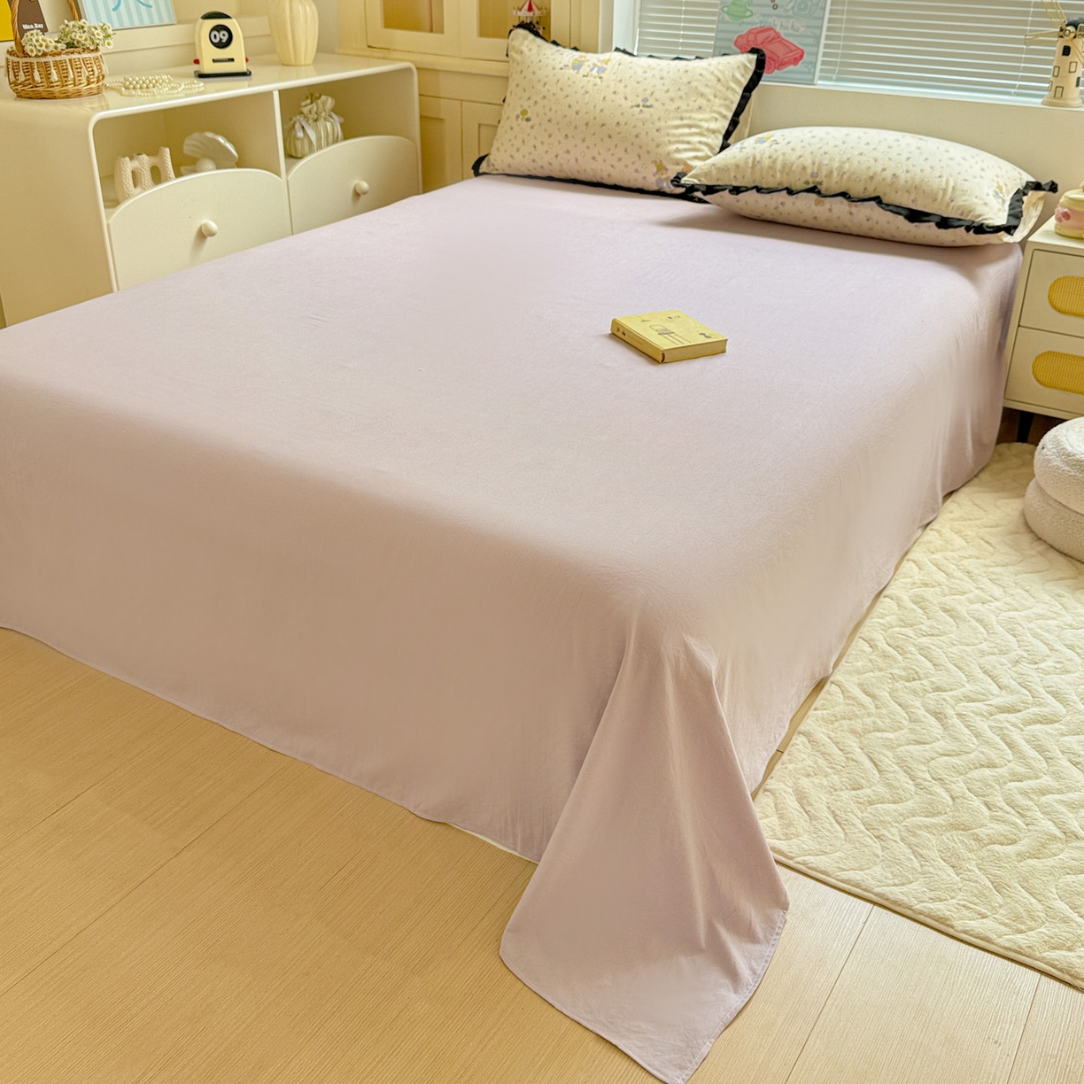 91家纺网 家纺一手货源 找家纺 喜颜 2025新款超柔水洗双层纱皱皱纱花边四件套 萌兔花园-米