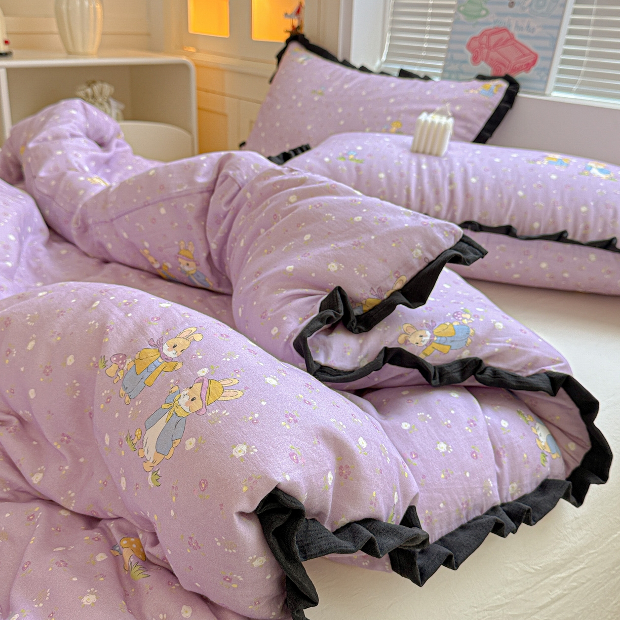 91家纺网 家纺一手货源 找家纺 喜颜 2025新款超柔水洗双层纱皱皱纱花边四件套 萌兔花园-紫