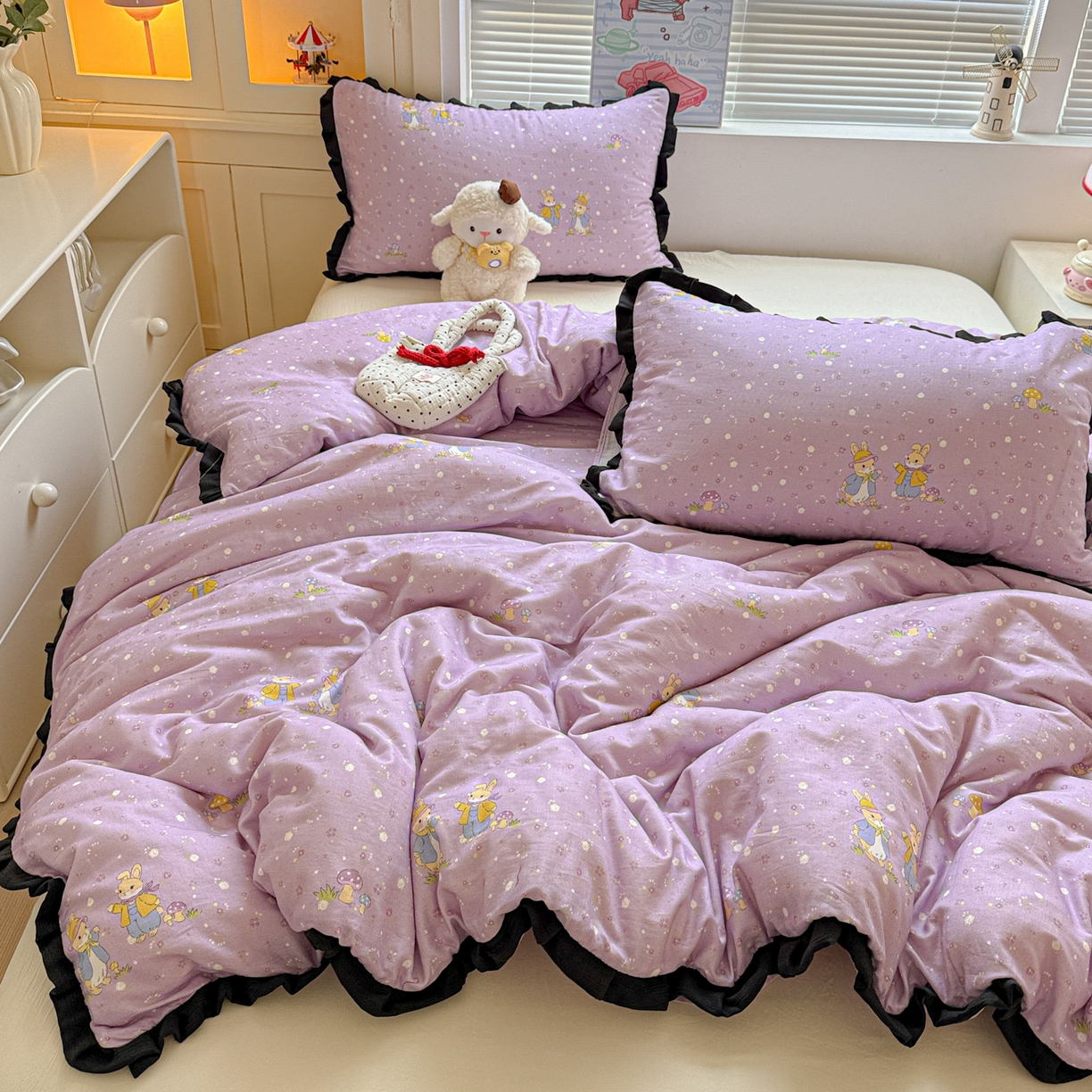 91家纺网 家纺一手货源 找家纺 喜颜 2025新款超柔水洗双层纱皱皱纱花边四件套 萌兔花园-紫