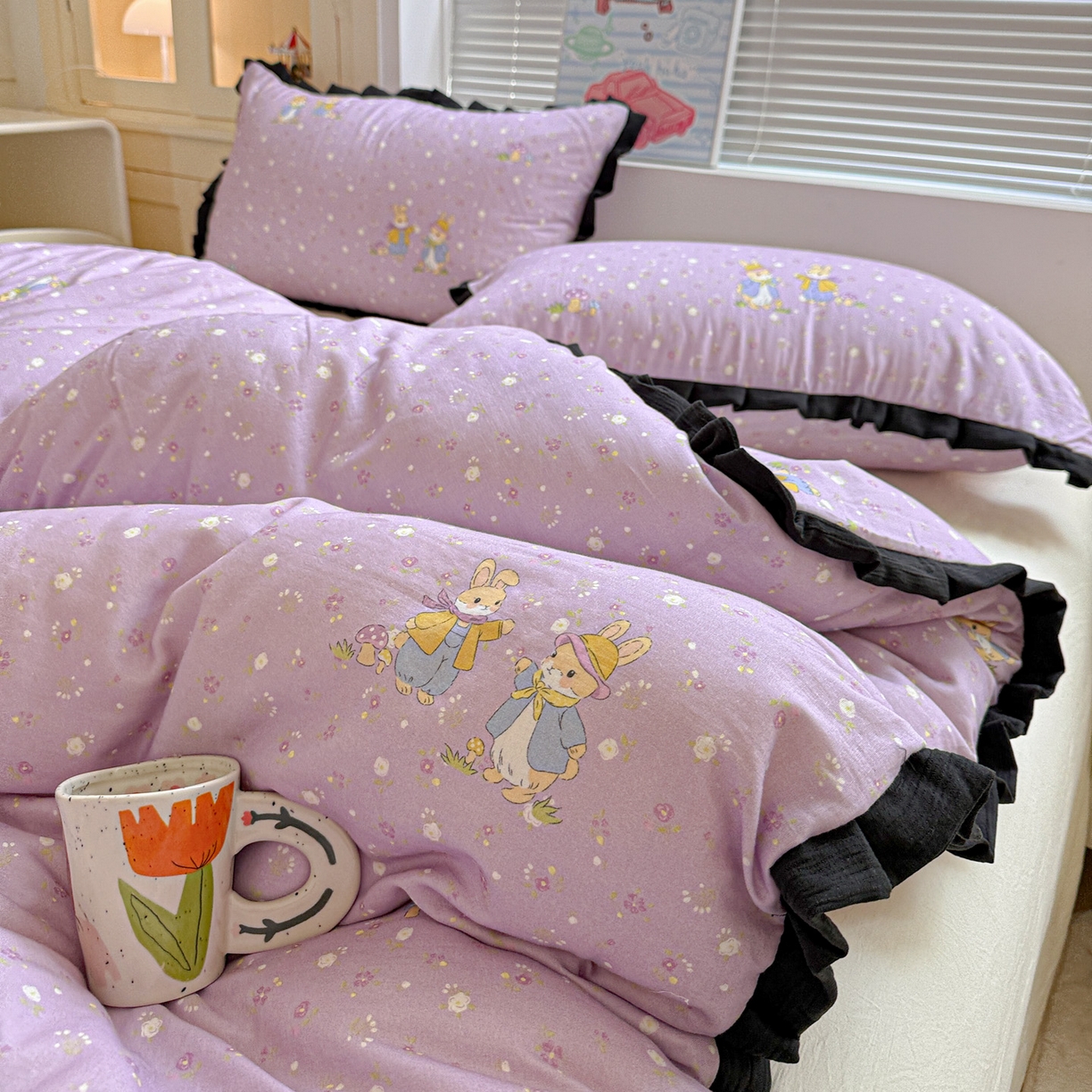 91家纺网 家纺一手货源 找家纺 喜颜 2025新款超柔水洗双层纱皱皱纱花边四件套 萌兔花园-紫