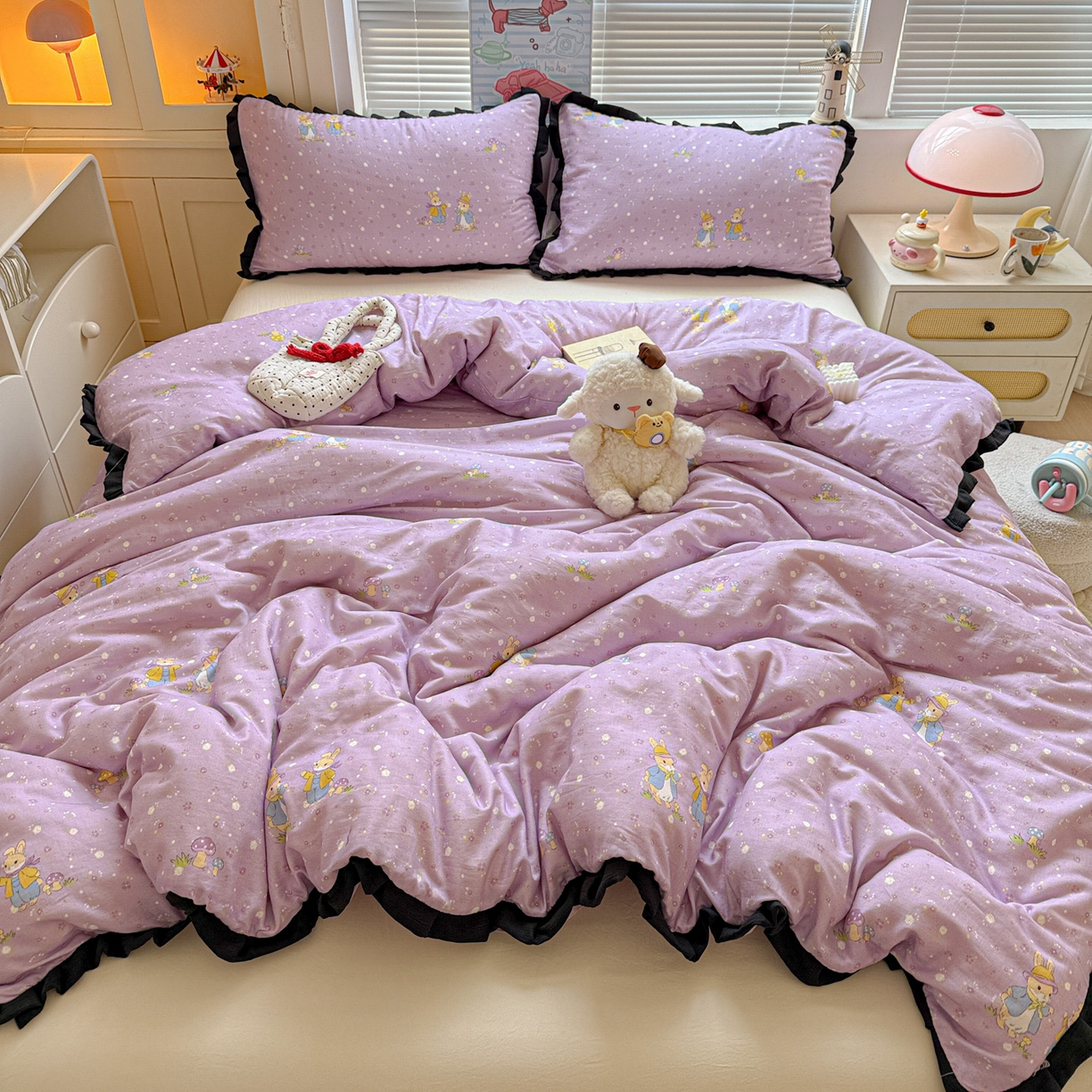 91家纺网 家纺一手货源 找家纺 喜颜 2025新款超柔水洗双层纱皱皱纱花边四件套 萌兔花园-紫