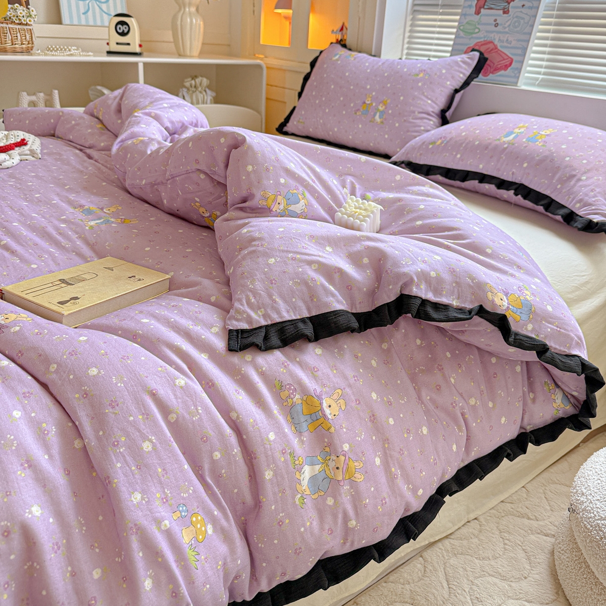 91家纺网 家纺一手货源 找家纺 喜颜 2025新款超柔水洗双层纱皱皱纱花边四件套 萌兔花园-紫