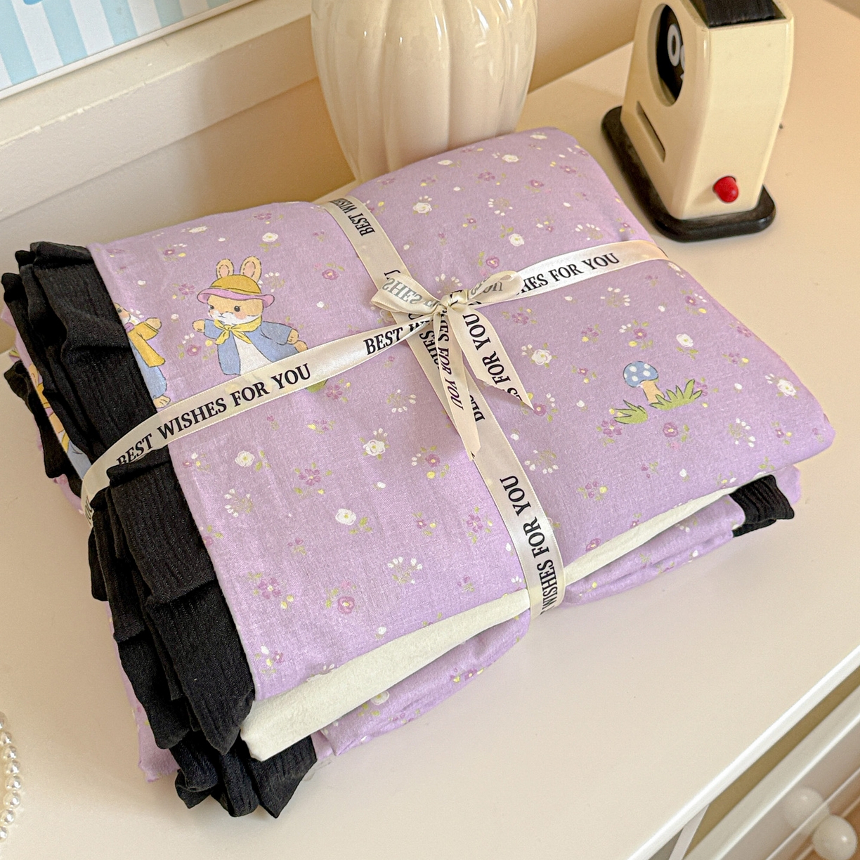 91家纺网 家纺一手货源 找家纺 喜颜 2025新款超柔水洗双层纱皱皱纱花边四件套 萌兔花园-紫