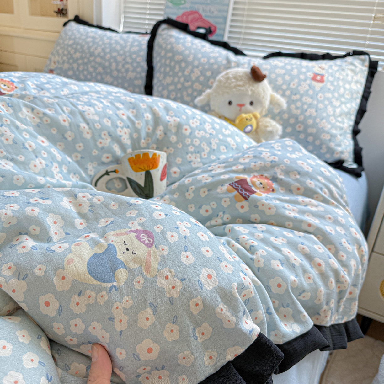 91家纺网 家纺一手货源 找家纺 喜颜 2025新款超柔水洗双层纱皱皱纱花边四件套 兔软软-蓝