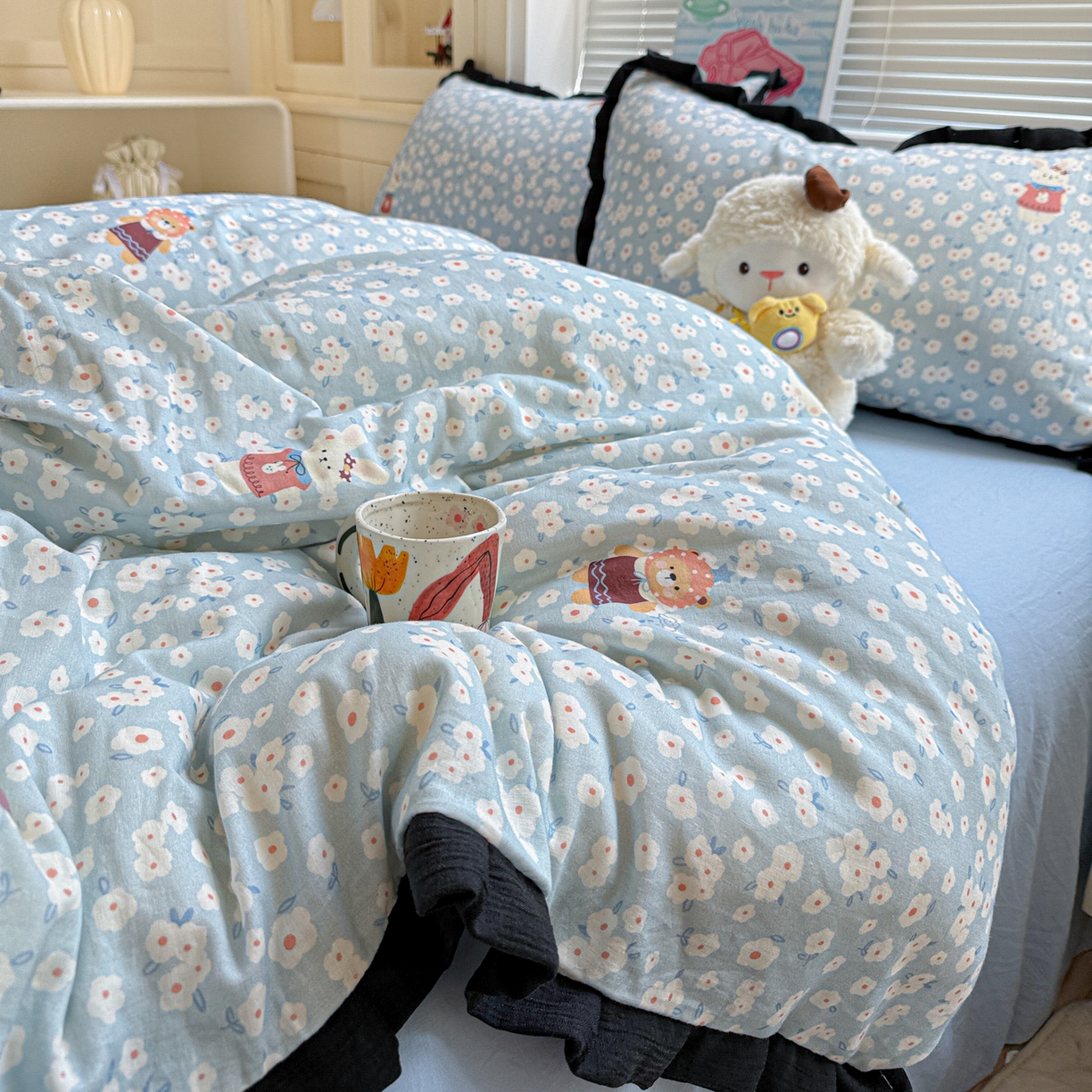 91家纺网 家纺一手货源 找家纺 喜颜 2025新款超柔水洗双层纱皱皱纱花边四件套 兔软软-蓝