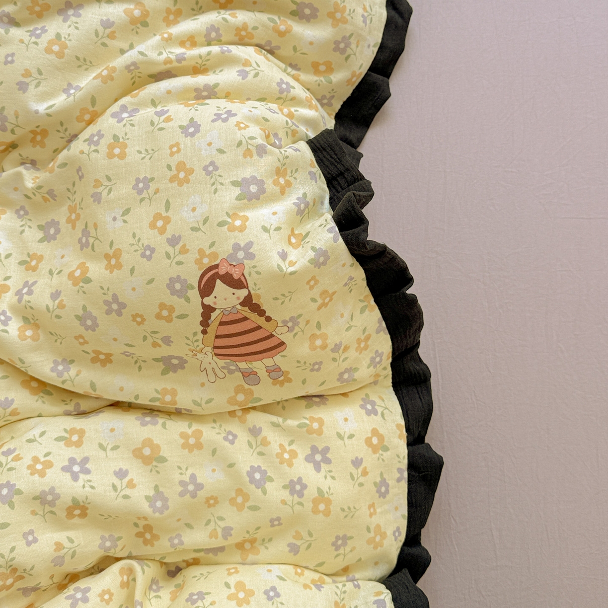 91家纺网 家纺一手货源 找家纺 喜颜 2025新款超柔水洗双层纱皱皱纱花边四件套 春日女孩