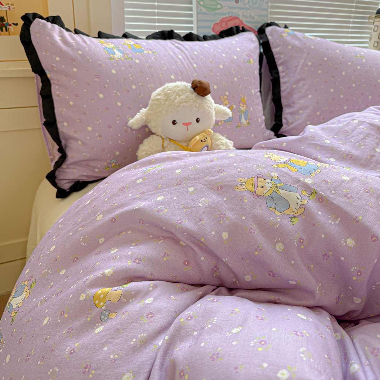 91家纺网 家纺一手货源 找家纺 喜颜 2025新款超柔水洗双层纱皱皱纱花边四件套 萌兔花园-紫