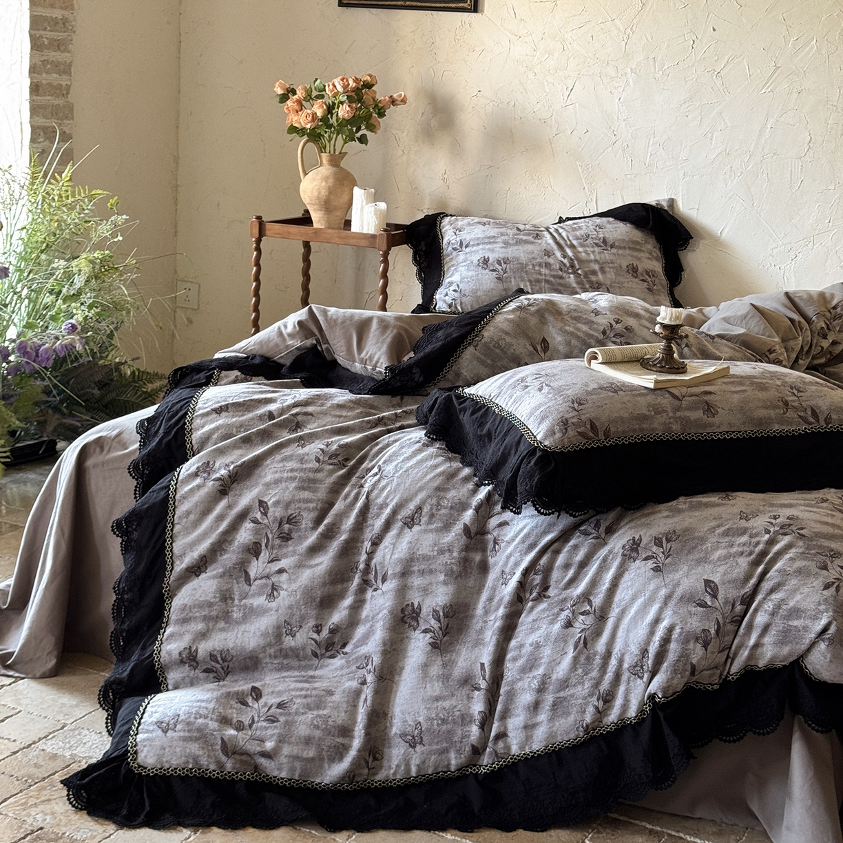 91家纺网 家纺一手货源 找家纺 淑女公社家纺 2025秋冬新款60支大提花全棉磨毛四件套-花语漫漫 花语漫漫-灰