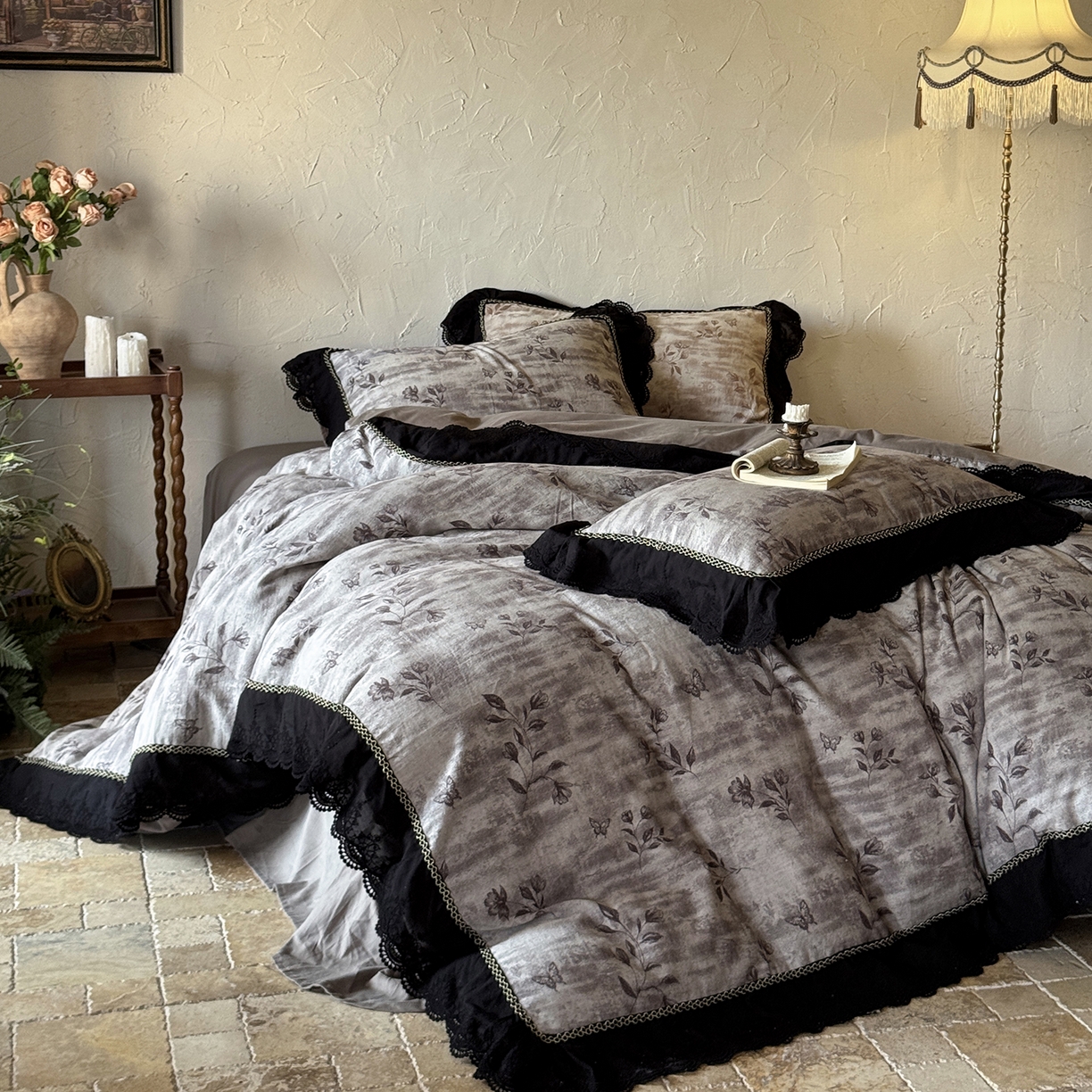 91家纺网 家纺一手货源 找家纺 淑女公社家纺 2025秋冬新款60支大提花全棉磨毛四件套-花语漫漫 花语漫漫-灰