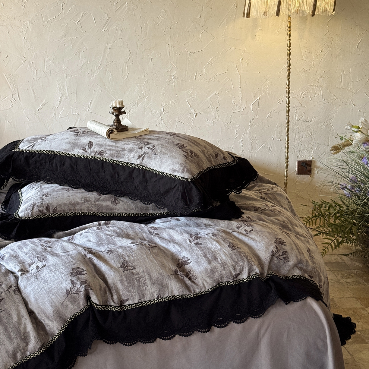 91家纺网 家纺一手货源 找家纺 淑女公社家纺 2025秋冬新款60支大提花全棉磨毛四件套-花语漫漫 花语漫漫-灰