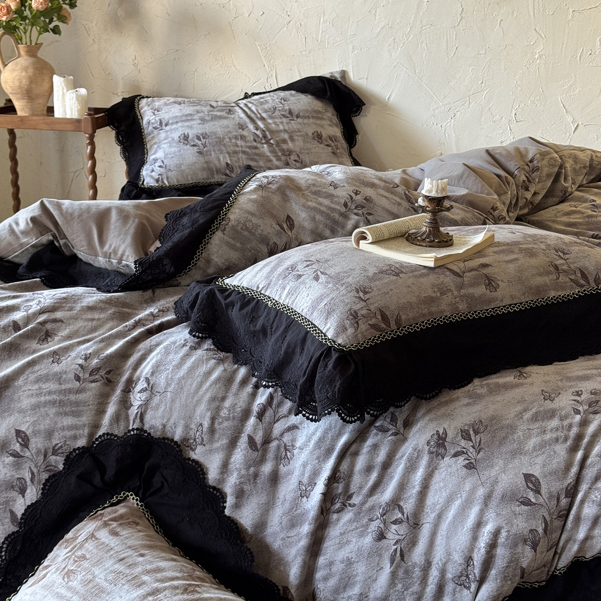 91家纺网 家纺一手货源 找家纺 淑女公社家纺 2025秋冬新款60支大提花全棉磨毛四件套-花语漫漫 花语漫漫-灰