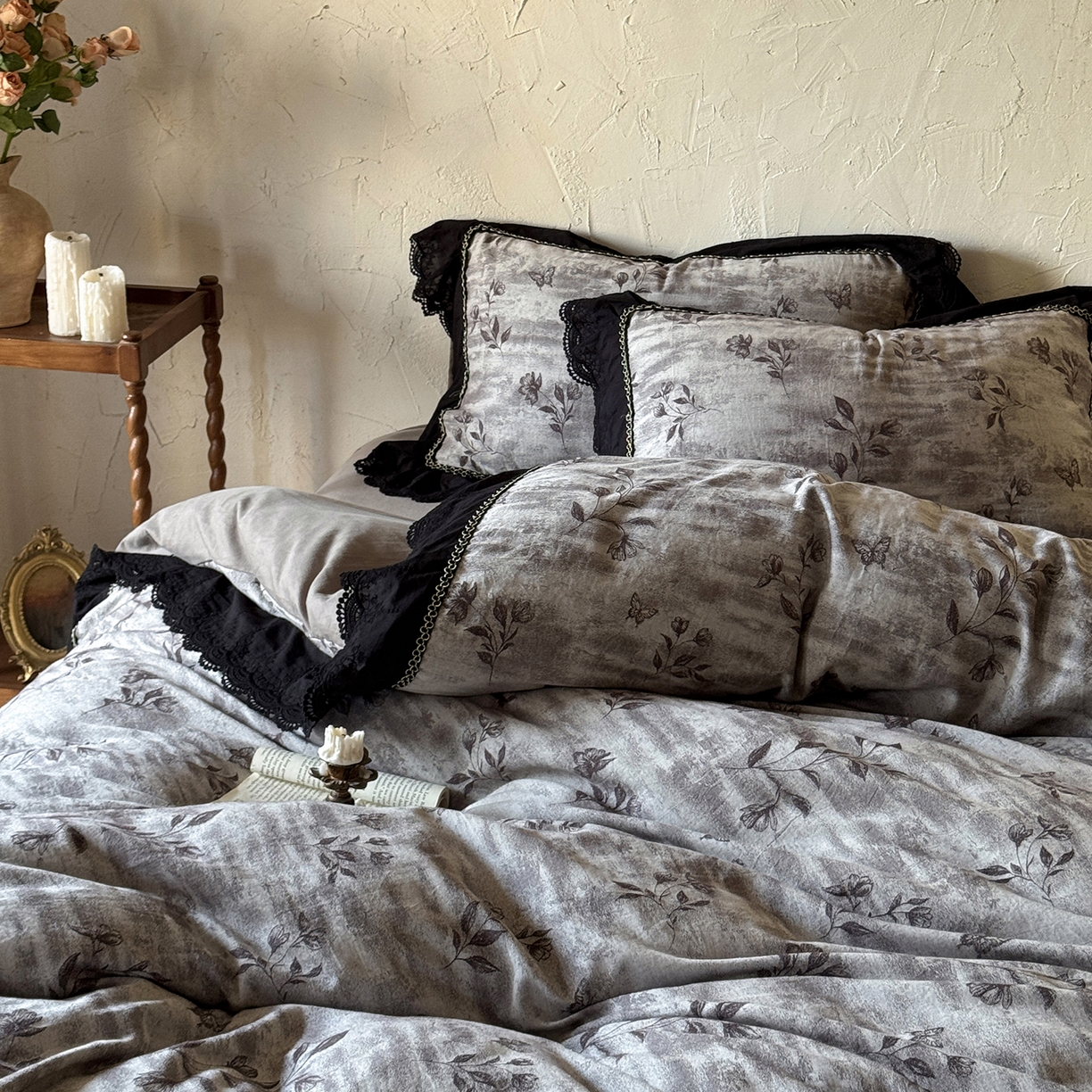 91家纺网 家纺一手货源 找家纺 淑女公社家纺 2025秋冬新款60支大提花全棉磨毛四件套-花语漫漫 花语漫漫-灰