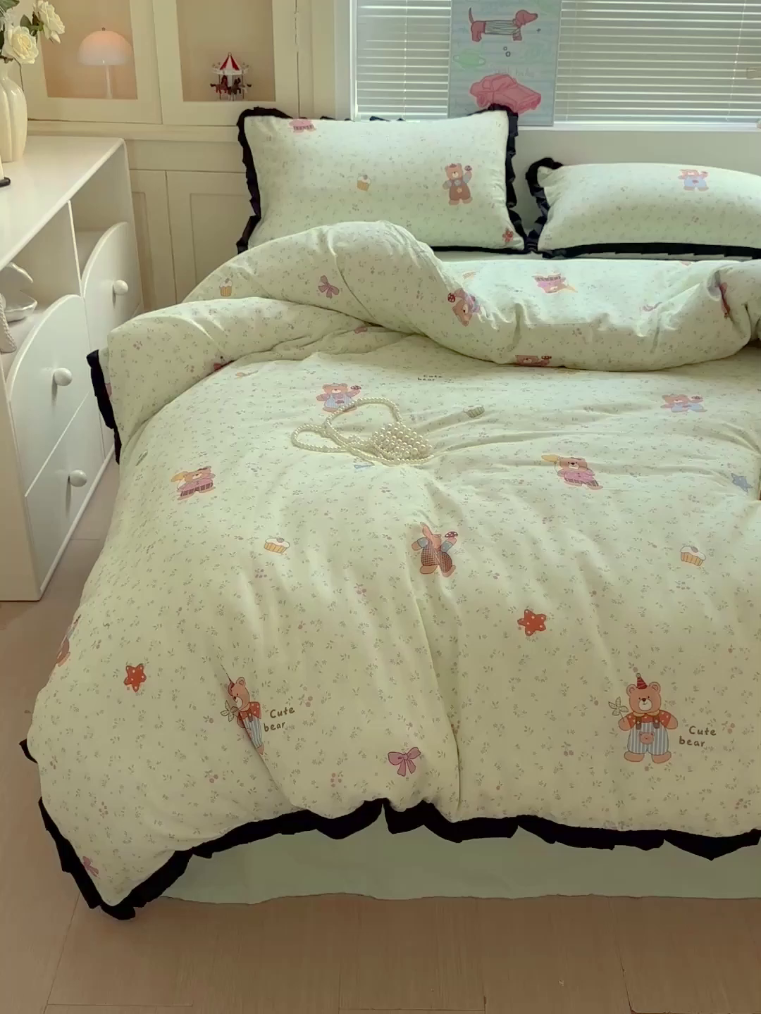 91家纺网 家纺一手货源 找家纺 喜颜 2025新款超柔水洗双层纱皱皱纱花边四件套 贝尔小熊