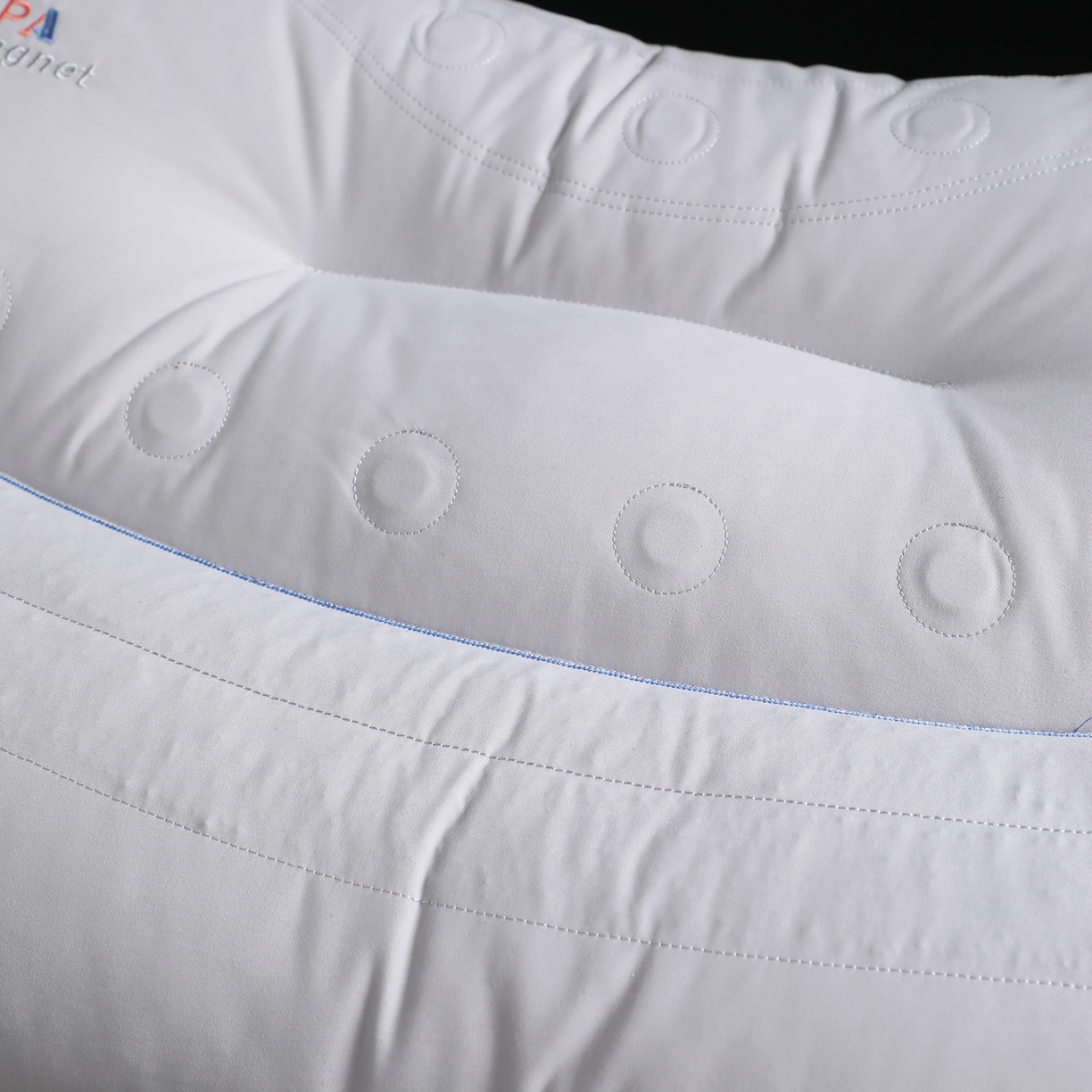 91家纺网 家纺一手货源 找家纺 大熊枕芯 2025新款磁石spa护颈定型枕成人枕头枕芯 灰色