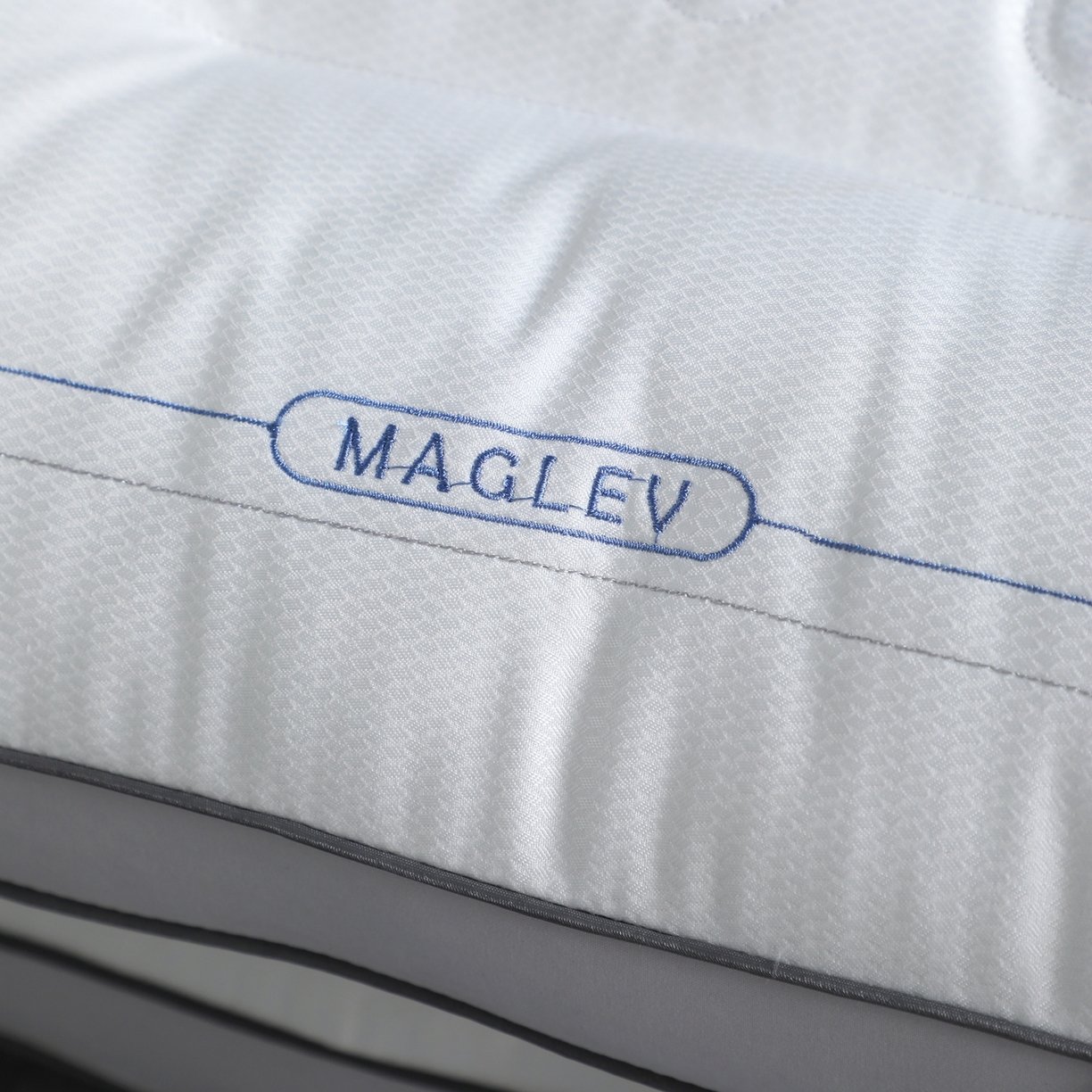 91家纺网 家纺一手货源 找家纺 大熊枕芯 2025新款磁石spa护颈定型枕成人枕头枕芯 白色