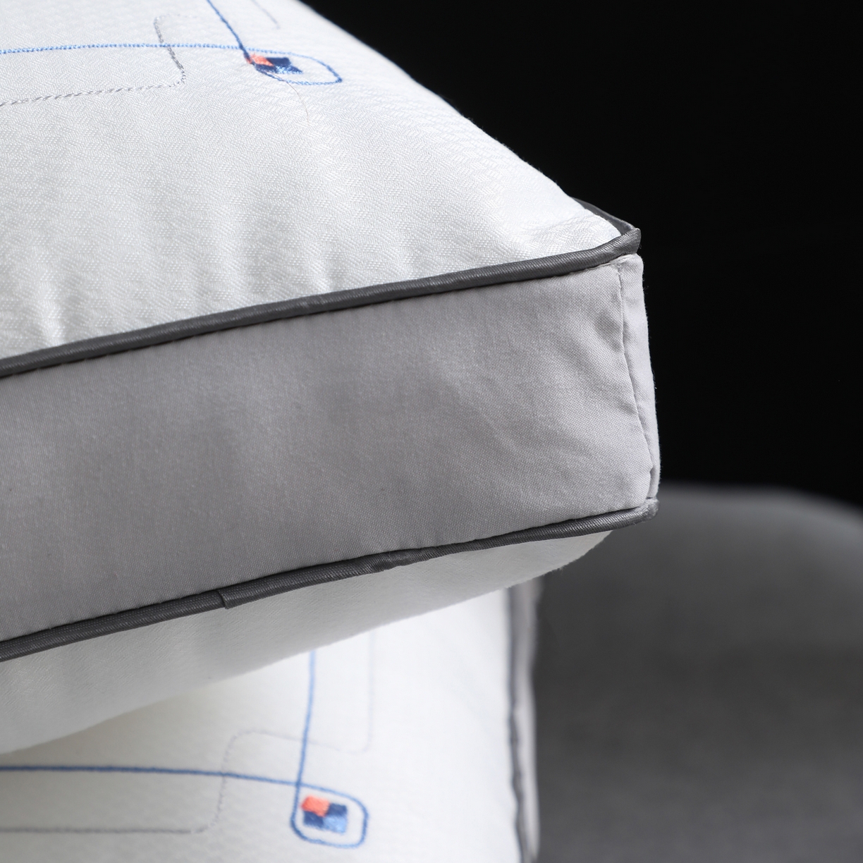 91家纺网 家纺一手货源 找家纺 大熊枕芯 2025新款磁石spa护颈定型枕成人枕头枕芯 白色