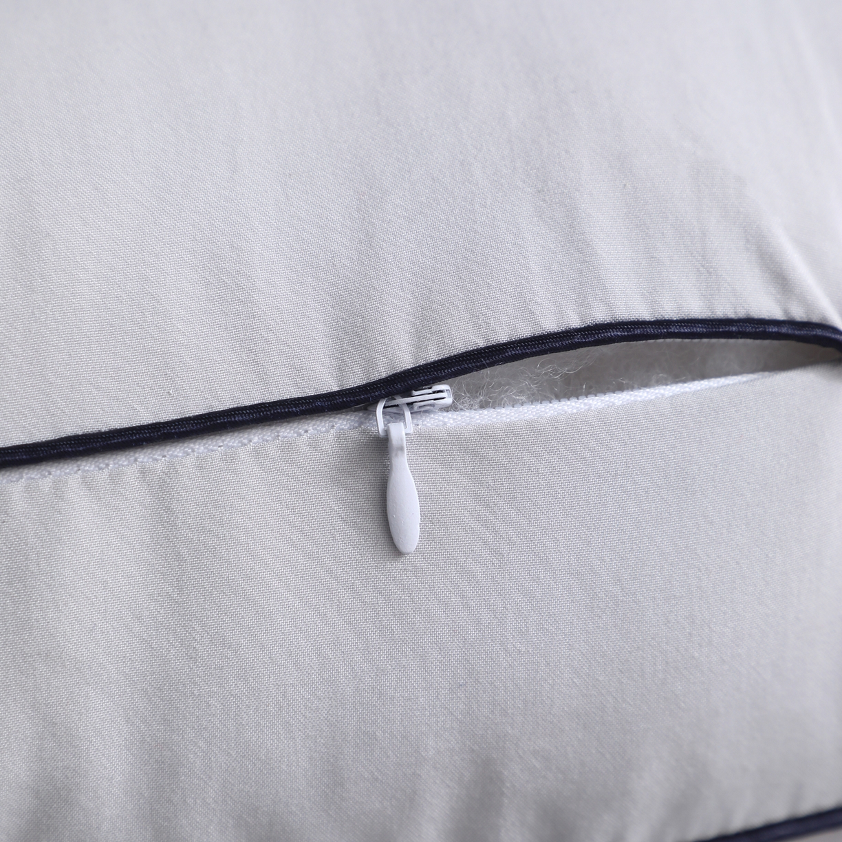 91家纺网 家纺一手货源 找家纺 大熊枕芯 2025新款磁石spa护颈定型枕成人枕头枕芯 灰色