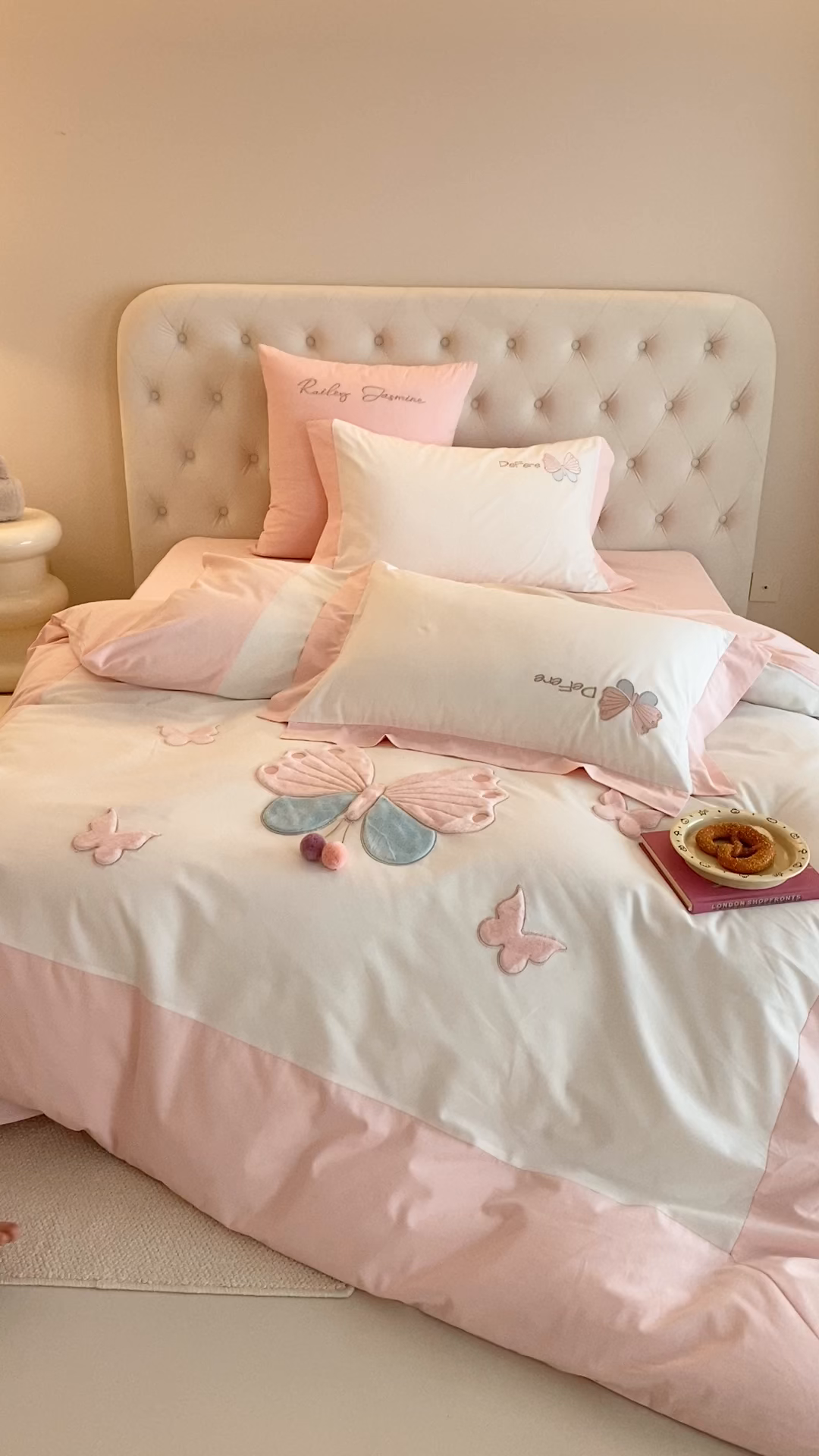 91家纺网 家纺一手货源 找家纺 （总）曼布缇 2025新款加厚全棉纯棉磨毛绣花四件套-艾薇（会员减20 券后358元起）