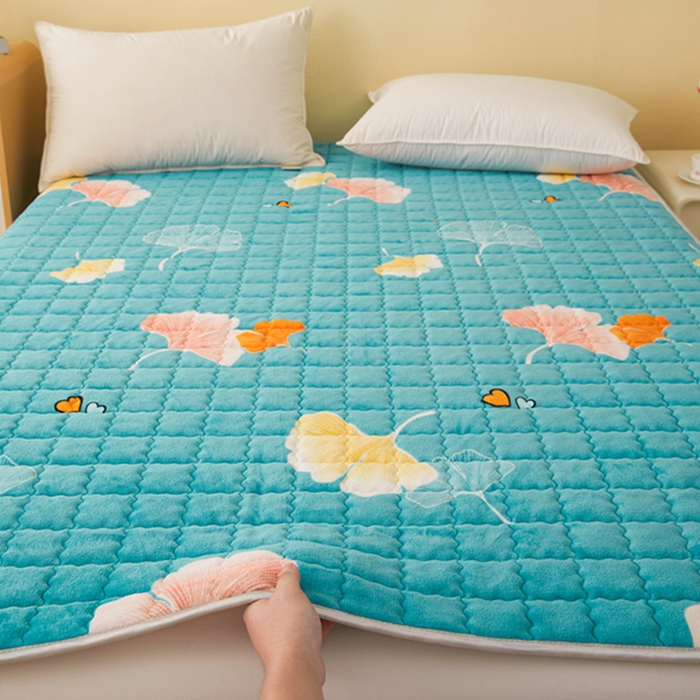 91家纺网 家纺一手货源 找家纺 柏薇 2025新款全消光牛奶绒床垫可水洗机洗床护垫 银杏叶