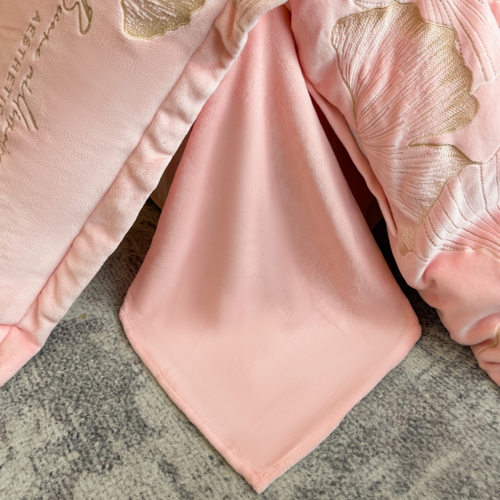 91家纺网 家纺一手货源 找家纺 金牛座家纺 2025新款金牛座加厚轻奢牛奶绒刺绣四件套 杏福美满-嫩粉