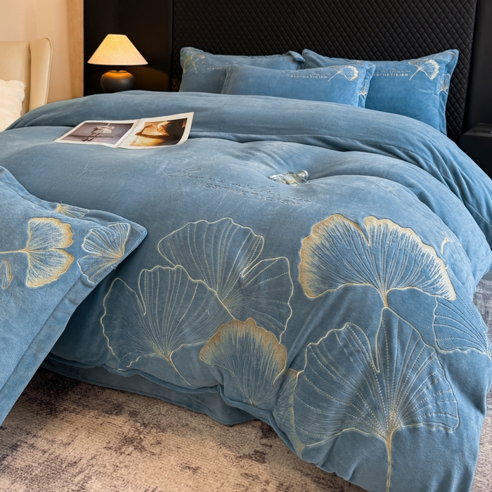 91家纺网 家纺一手货源 找家纺 金牛座家纺 2025新款金牛座加厚轻奢牛奶绒刺绣四件套 杏福美满-宝蓝