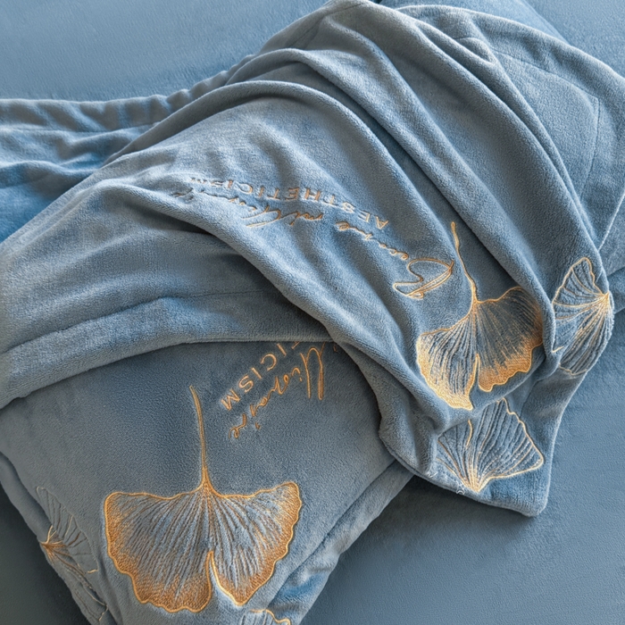 91家纺网 家纺一手货源 找家纺 金牛座家纺 2025新款金牛座加厚轻奢牛奶绒刺绣四件套 杏福美满-宝蓝