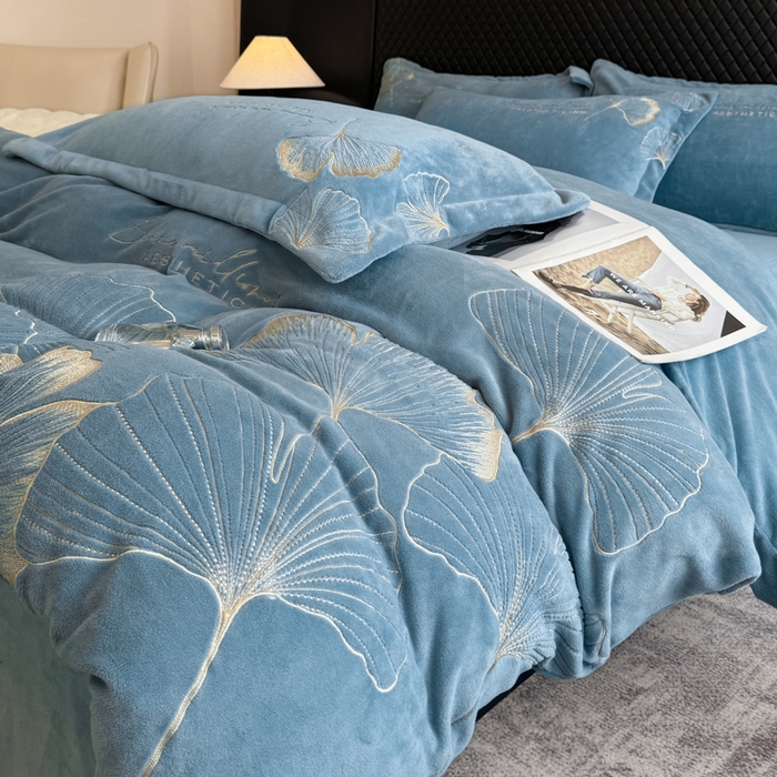 91家纺网 家纺一手货源 找家纺 金牛座家纺 2025新款金牛座加厚轻奢牛奶绒刺绣四件套 杏福美满-宝蓝