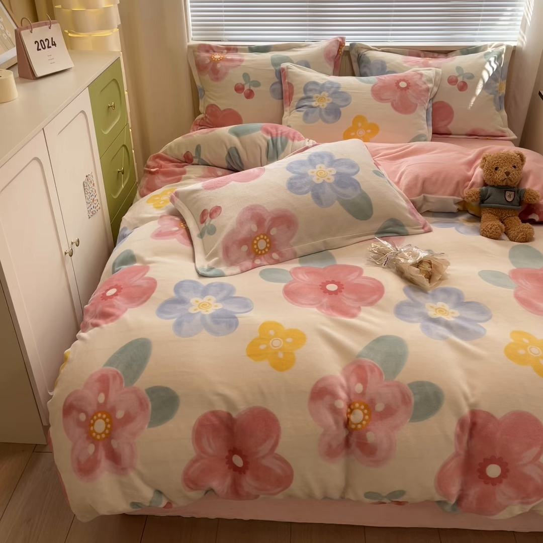 91家纺网 家纺一手货源 找家纺 慕尚家纺 2025新款高克重田园花卉类加厚牛奶绒3.5kg四件套 菲娜