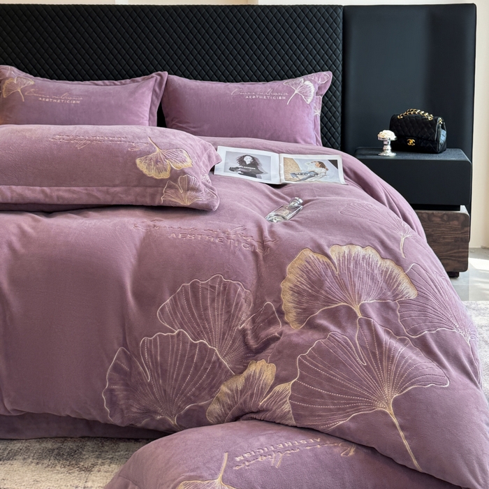 91家纺网 家纺一手货源 找家纺 金牛座家纺 2025新款金牛座加厚轻奢牛奶绒刺绣四件套 杏福美满-暗紫