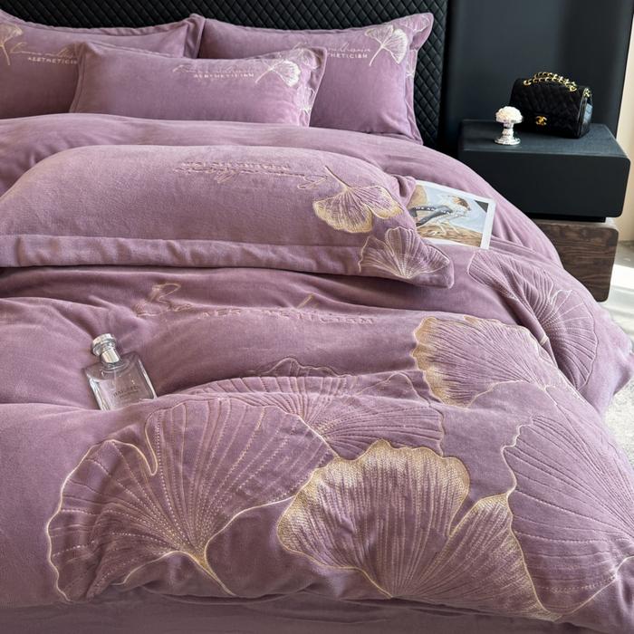 91家纺网 家纺一手货源 找家纺 金牛座家纺 2025新款金牛座加厚轻奢牛奶绒刺绣四件套 杏福美满-暗紫