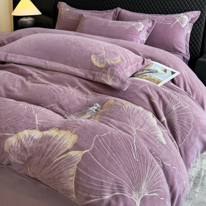 91家纺网 家纺一手货源 找家纺 金牛座家纺 2025新款金牛座加厚轻奢牛奶绒刺绣四件套 杏福美满-暗紫