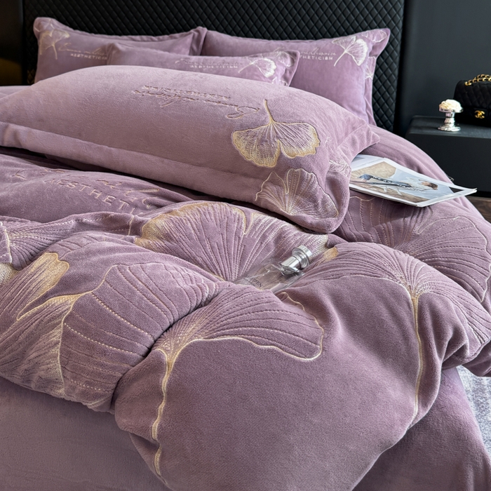91家纺网 家纺一手货源 找家纺 金牛座家纺 2025新款金牛座加厚轻奢牛奶绒刺绣四件套 杏福美满-暗紫