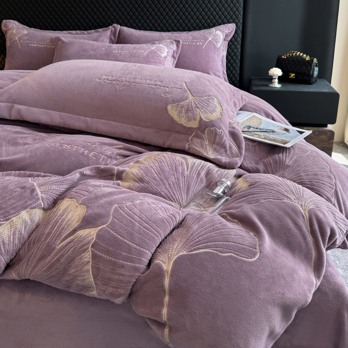91家纺网 家纺一手货源 找家纺 金牛座家纺 2025新款金牛座加厚轻奢牛奶绒刺绣四件套 杏福美满-暗紫