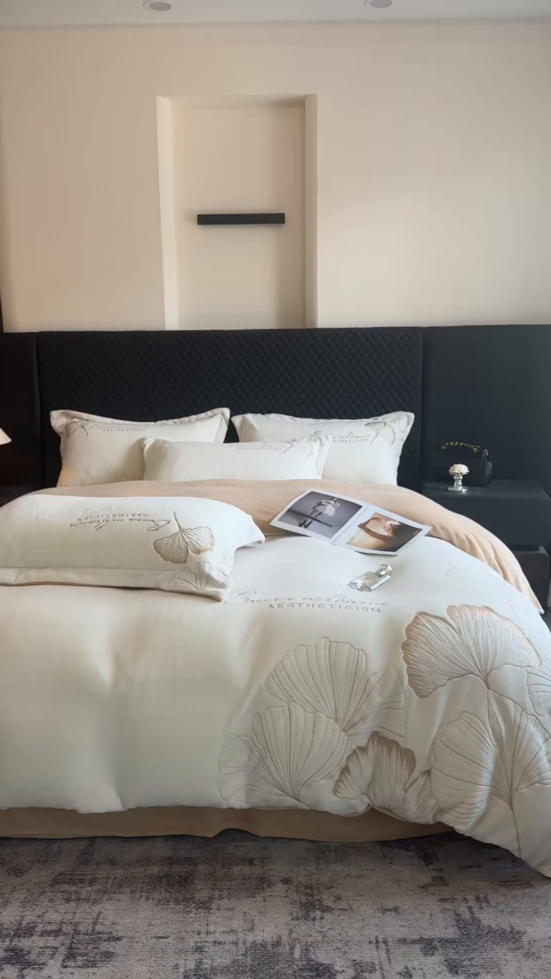 91家纺网 家纺一手货源 找家纺 金牛座家纺 2025新款金牛座加厚轻奢牛奶绒刺绣四件套 杏福美满-奶白