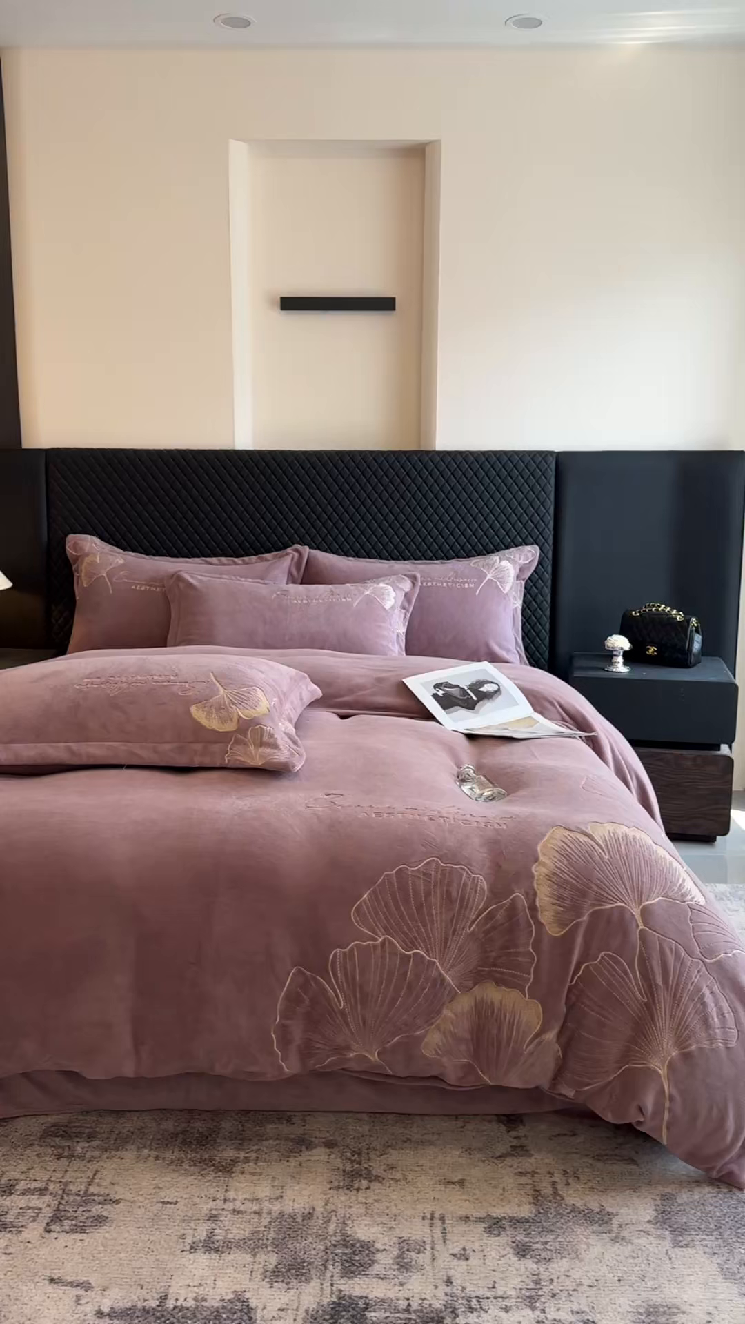 91家纺网 家纺一手货源 找家纺 金牛座家纺 2025新款金牛座加厚轻奢牛奶绒刺绣四件套 杏福美满-暗紫