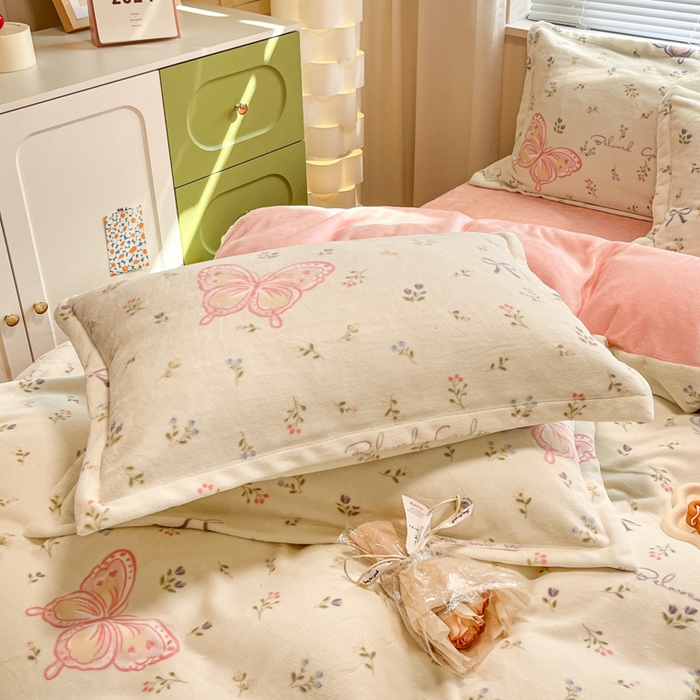 91家纺网 家纺一手货源 找家纺 慕尚家纺 2025新款高克重田园花卉类加厚牛奶绒3.5kg四件套 蝴蝶花