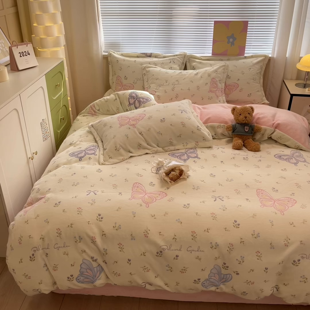 91家纺网 家纺一手货源 找家纺 慕尚家纺 2025新款高克重田园花卉类加厚牛奶绒3.5kg四件套 蝴蝶花