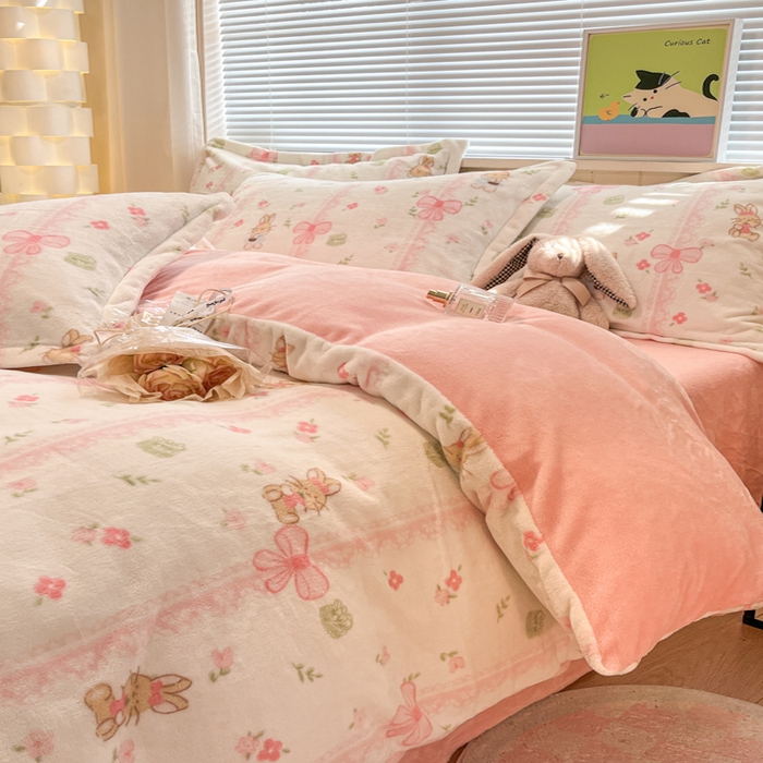 91家纺网 家纺一手货源 找家纺 慕尚家纺 2025新款高克重田园花卉类加厚牛奶绒3.5kg四件套 蝴蝶小兔