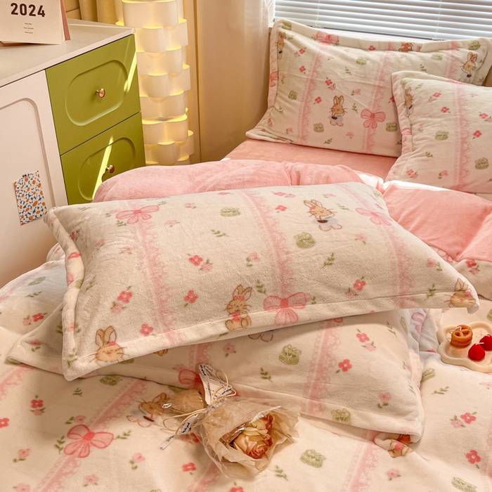 91家纺网 家纺一手货源 找家纺 慕尚家纺 2025新款高克重田园花卉类加厚牛奶绒3.5kg四件套 蝴蝶小兔
