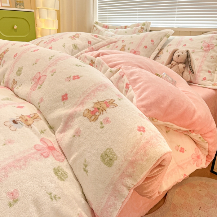 91家纺网 家纺一手货源 找家纺 慕尚家纺 2025新款高克重田园花卉类加厚牛奶绒3.5kg四件套 蝴蝶小兔