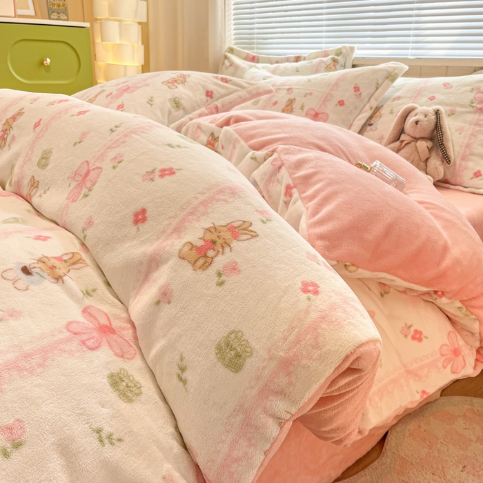 91家纺网 家纺一手货源 找家纺 慕尚家纺 2025新款高克重田园花卉类加厚牛奶绒3.5kg四件套 蝴蝶小兔