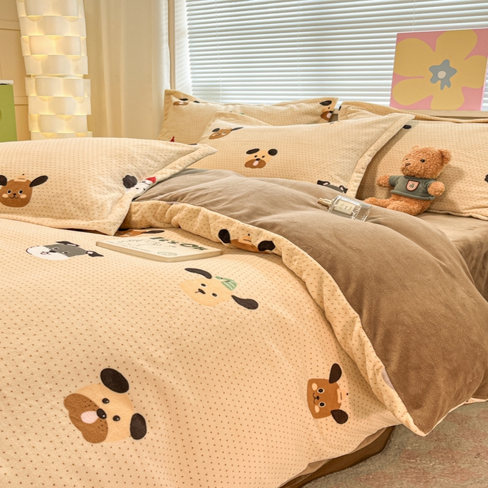 91家纺网 家纺一手货源 找家纺 慕尚家纺 2025新款高克重田园花卉类加厚牛奶绒3.5kg四件套 开心狗