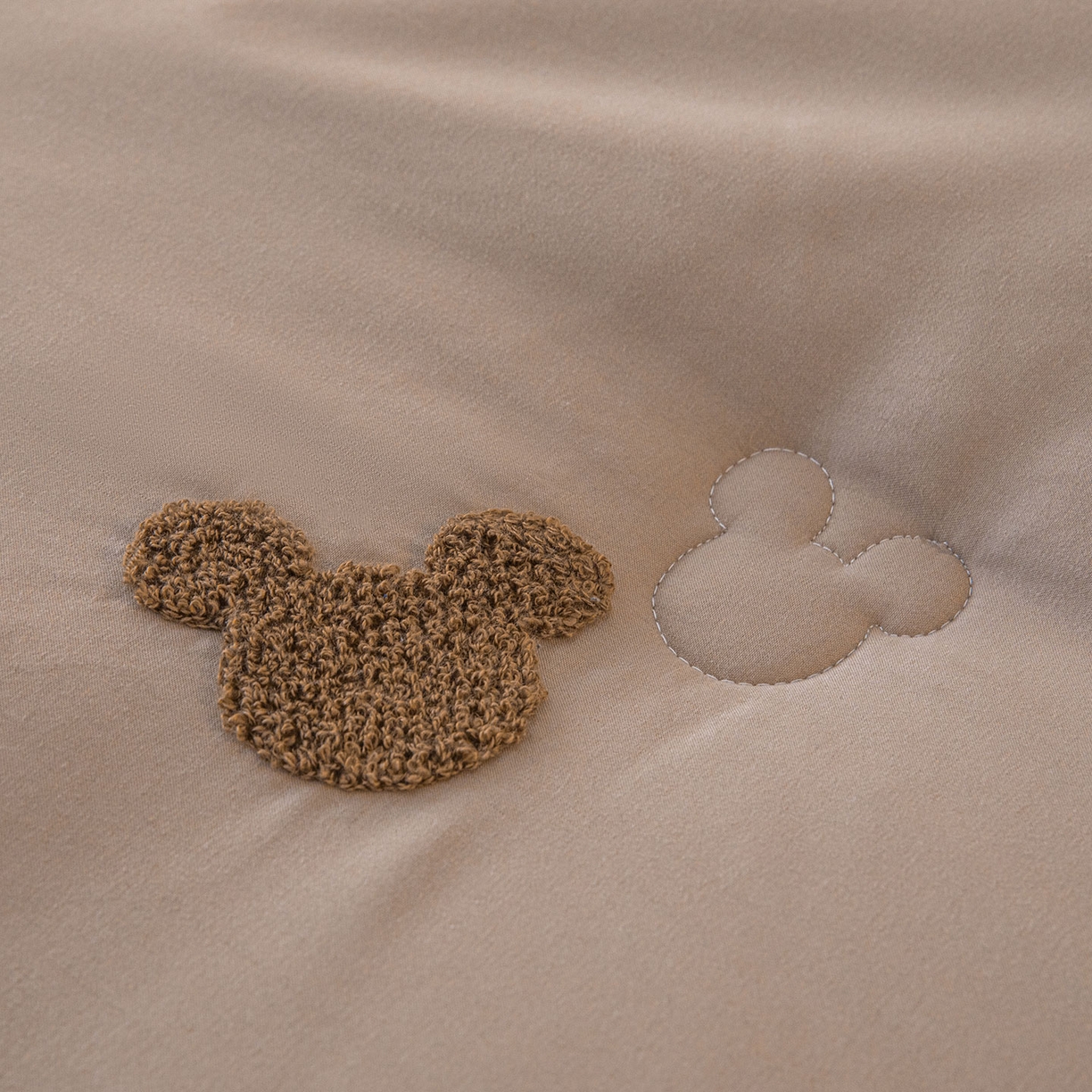 91家纺网 家纺一手货源 找家纺 一加一 2025新款中科院抗菌毛巾刺绣大豆被被子被芯-米奇 米奇-咖