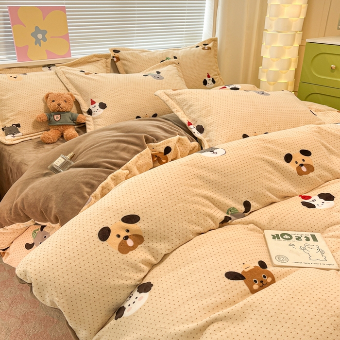 91家纺网 家纺一手货源 找家纺 慕尚家纺 2025新款高克重田园花卉类加厚牛奶绒3.5kg四件套 开心狗